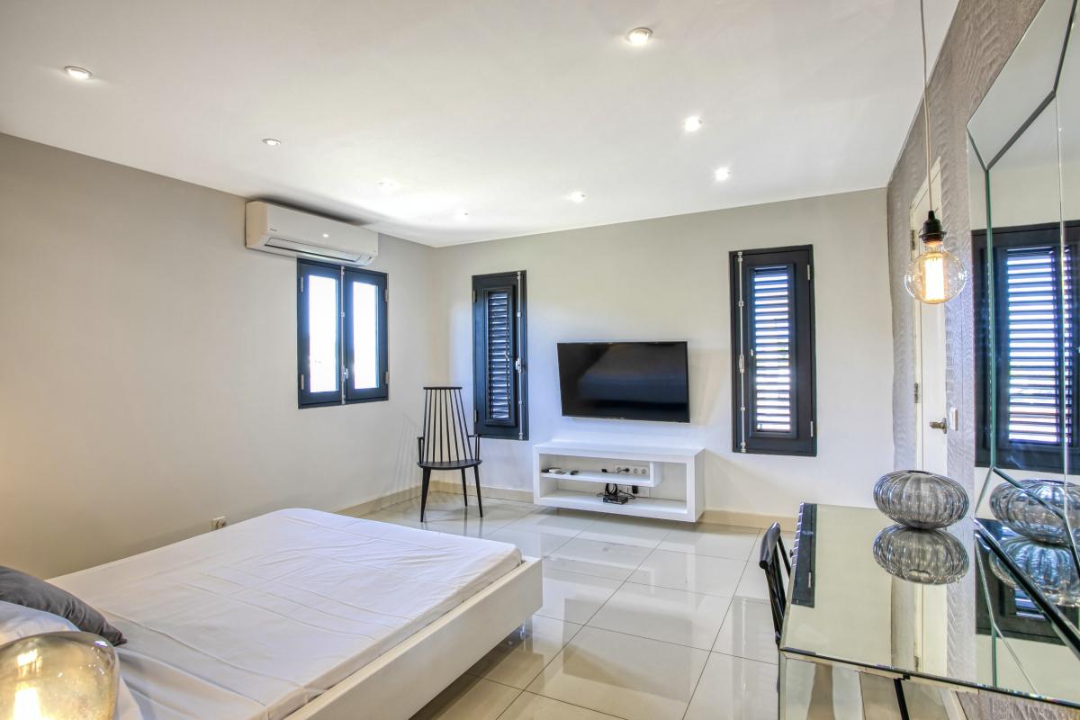 Location villa Saint Martin Mont Vernon - 6 chambres 14 personnes piscine vue mer salle de sport solarium terrain de pétanque (13)